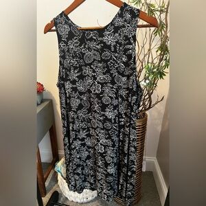 Old Navy (XL) - Black and White Sleeveless Dress